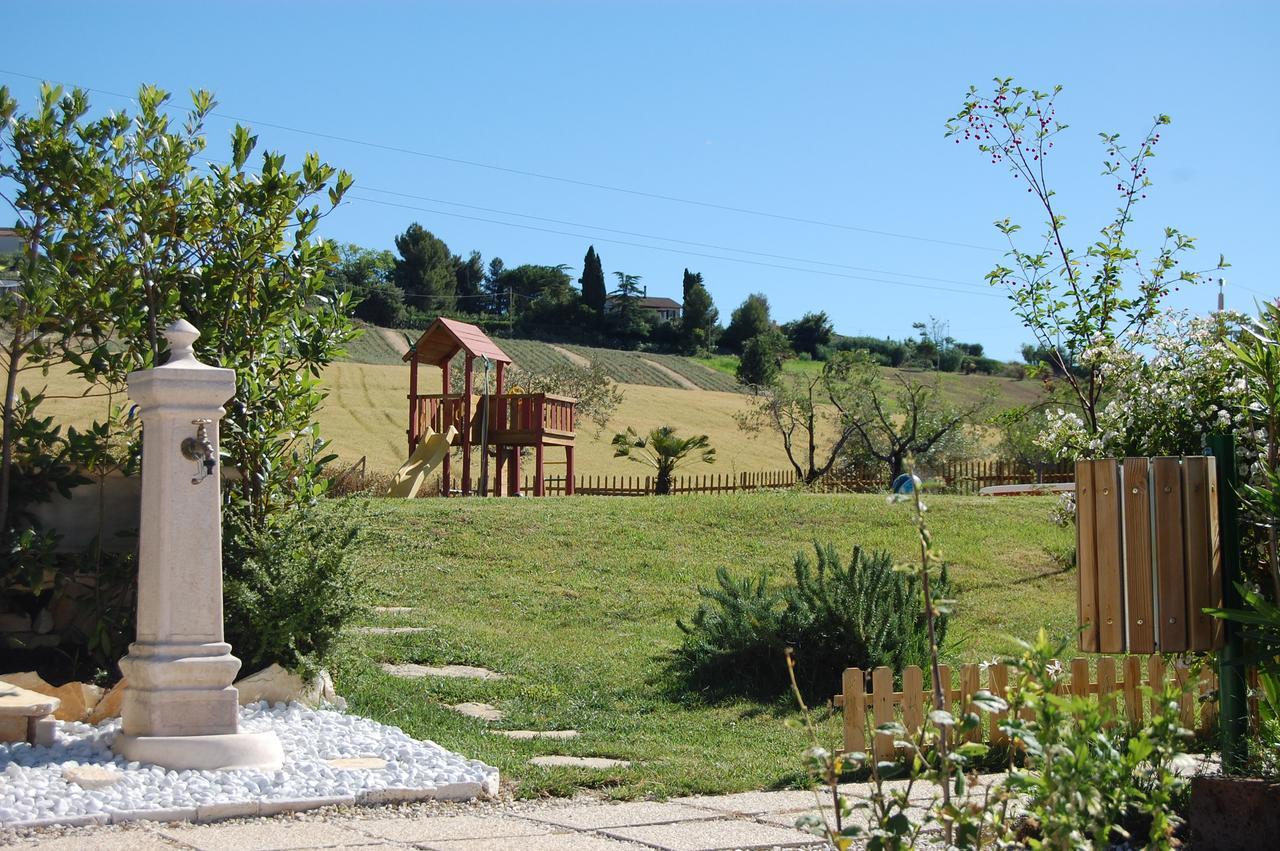 Country House Ciliegia Rossa Colonnella Bagian luar foto