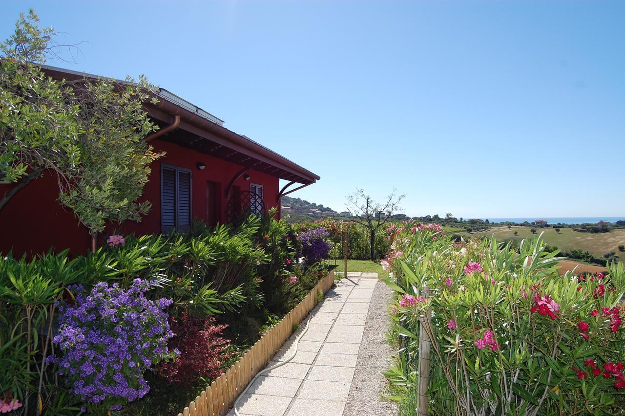Country House Ciliegia Rossa Colonnella Bagian luar foto